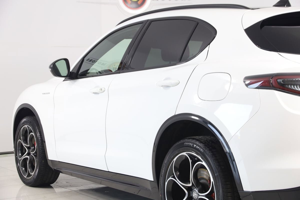 Used 2024 Alfa Romeo Stelvio Veloce image 38