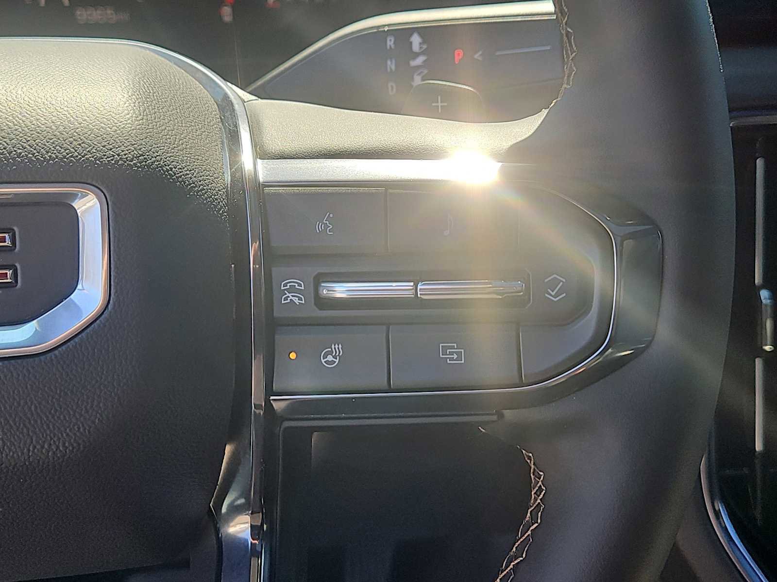 Used 2025 GMC Yukon AT4 w/ AT4 Premium Package image 32