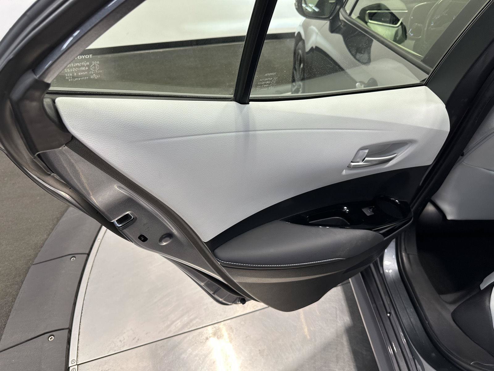 Used 2022 Toyota Corolla XSE FWD image 22
