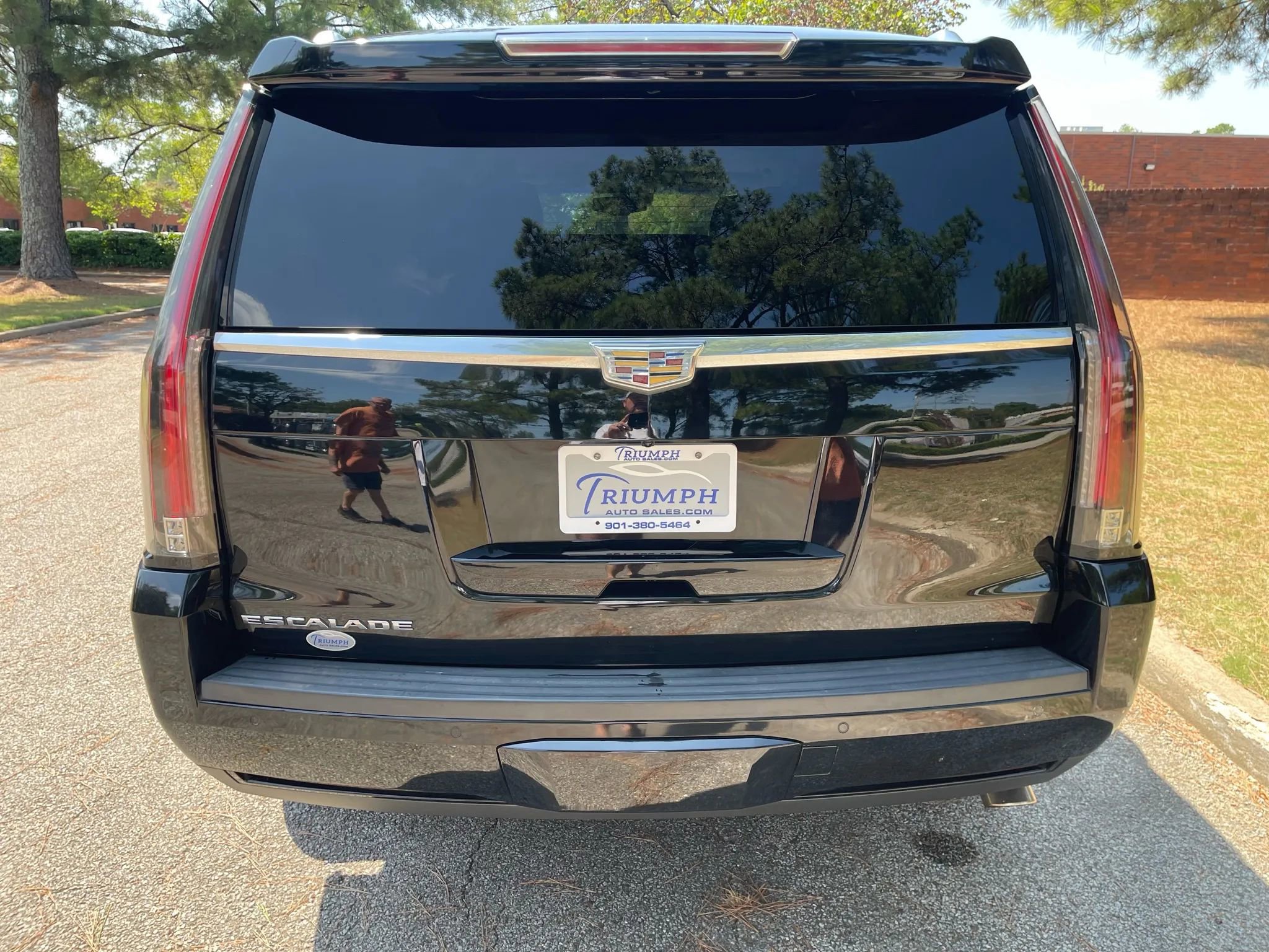 Used 2016 Cadillac Escalade Luxury image 4