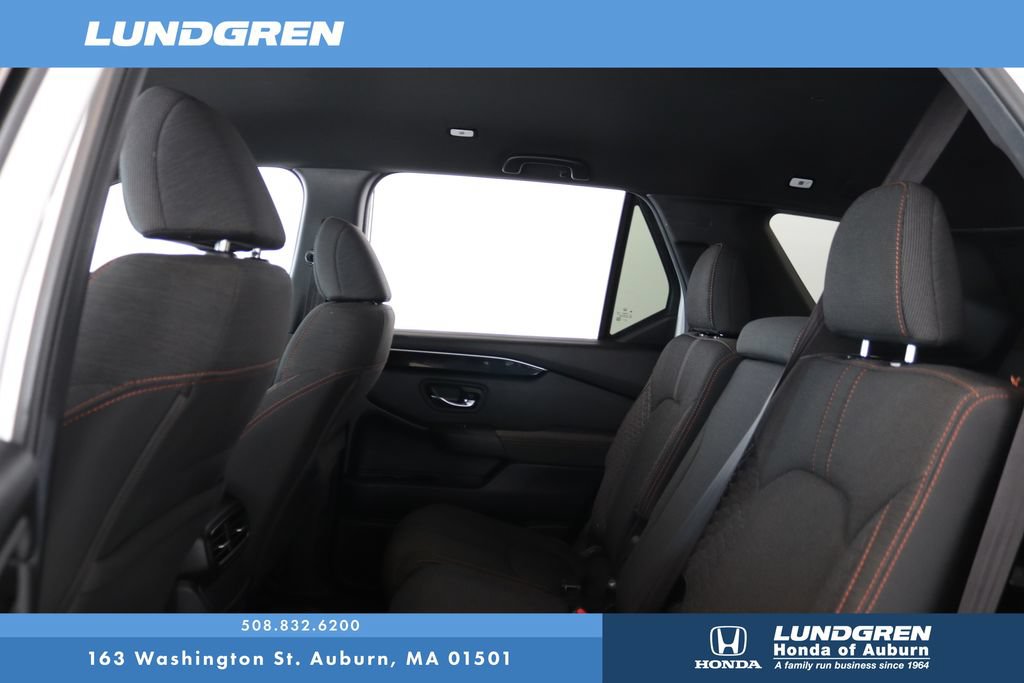Used 2025 Honda Pilot Sport image 14