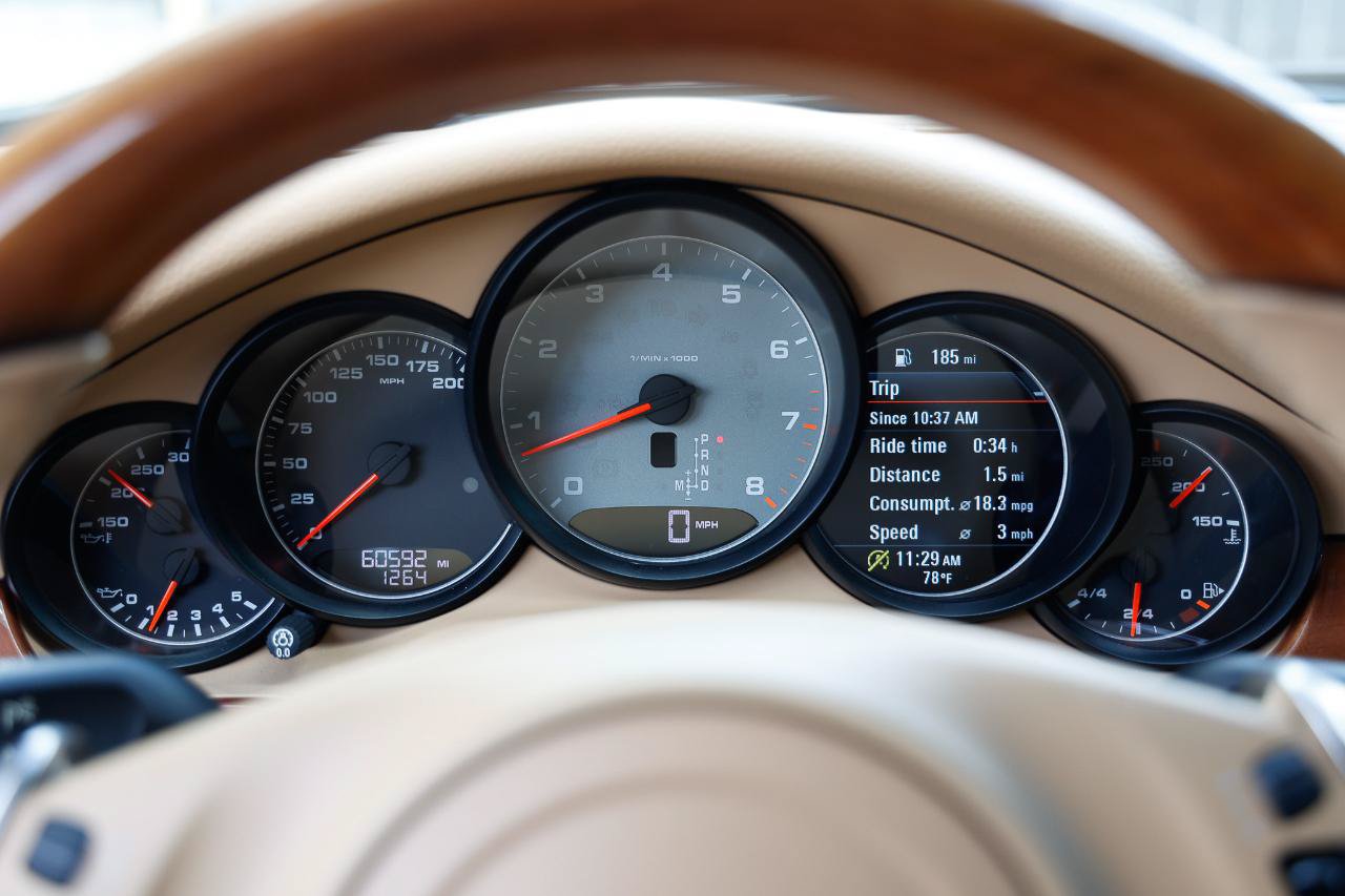 Used 2014 Porsche Panamera S RWD image 27