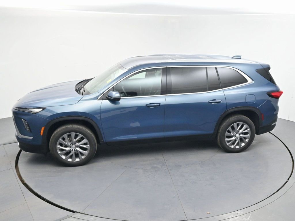 Used 2025 Buick Enclave Preferred AWD/4WD image 29