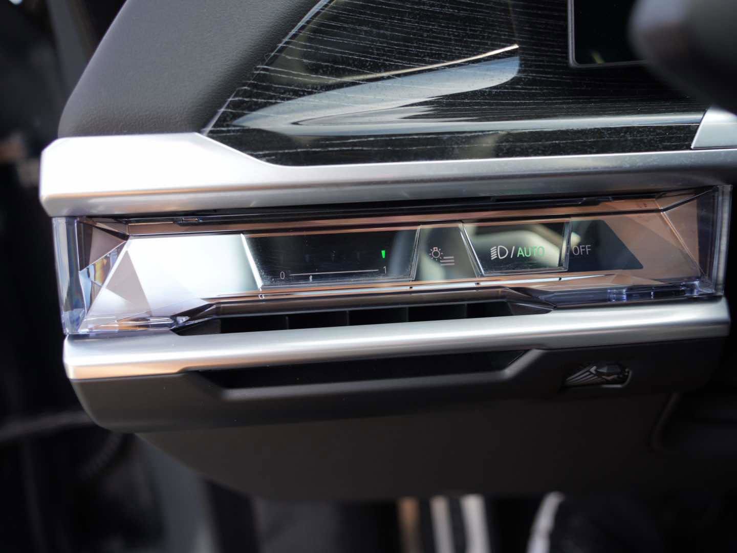 Certified 2023 BMW 740i 740i Sedan RWD w/ Parking Assistance Package image 28