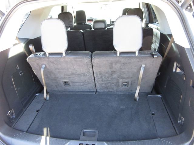 Certified 2022 Ford Explorer XLT w/ Equipment Group 202A image 28