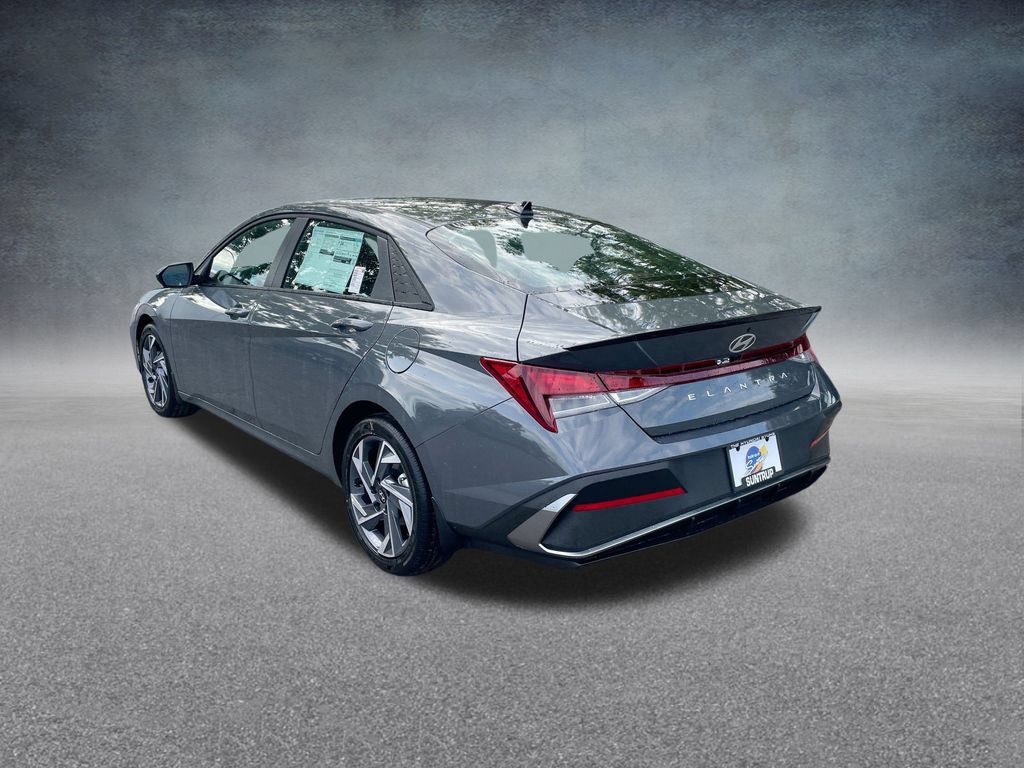 Used 2025 Hyundai Elantra Sport FWD image 30