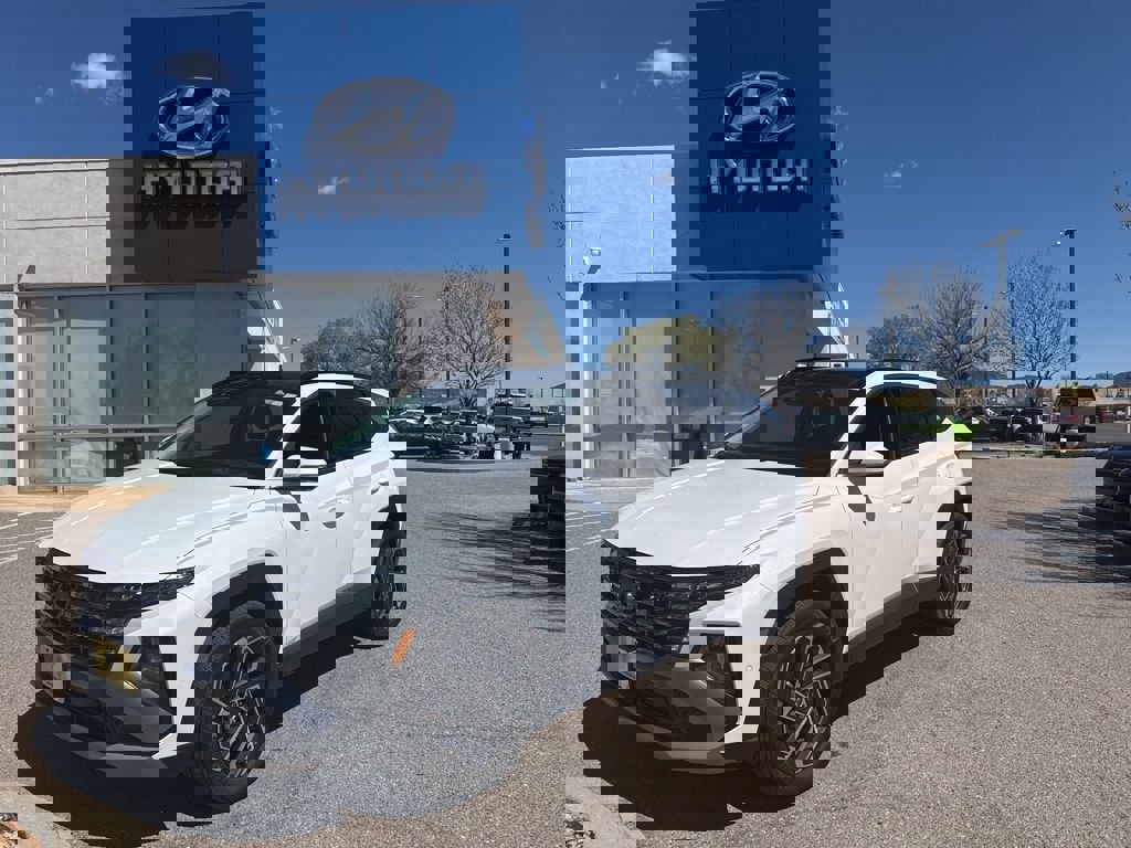 Used 2025 Hyundai Tucson Limited AWD/4WD image 1