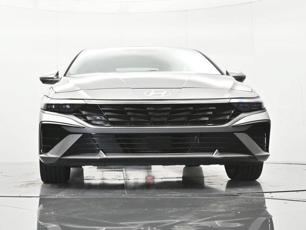 Used 2025 Hyundai Elantra Limited FWD image 40