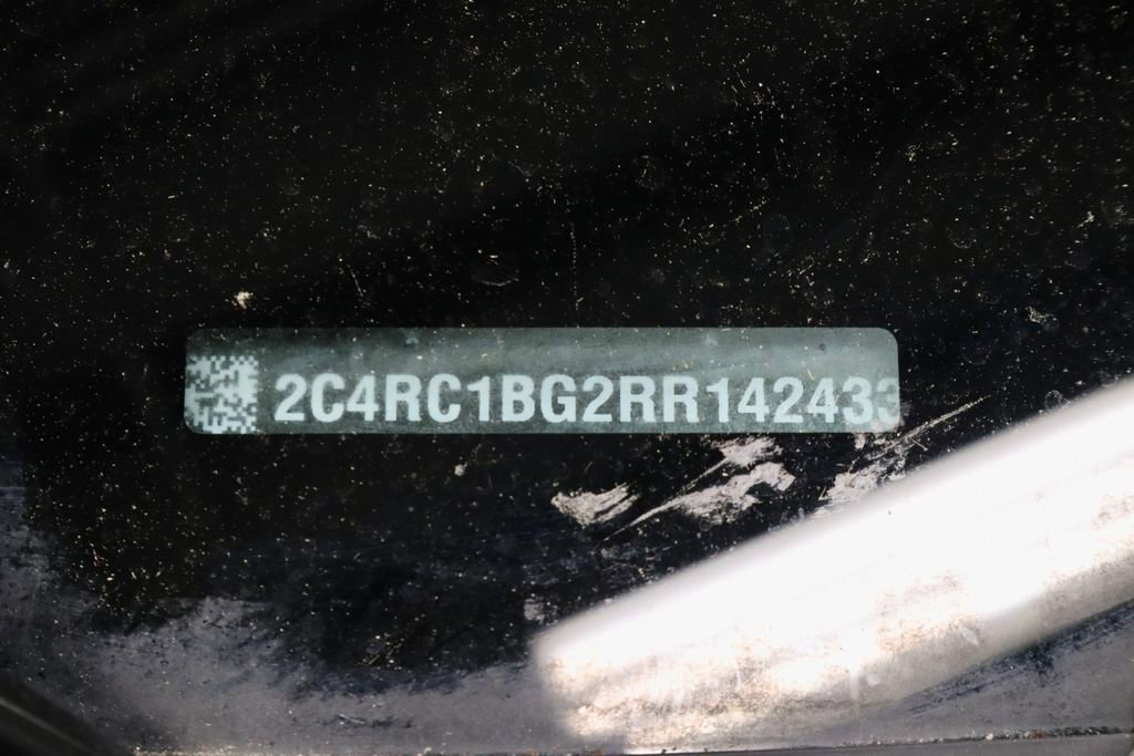 Used 2024 Chrysler Pacifica Touring-L FWD image 36