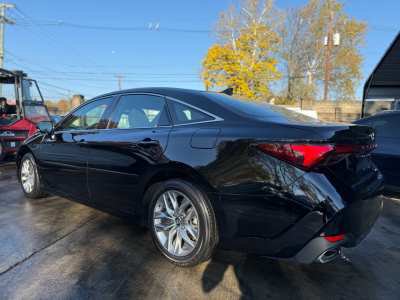 Used 2019 Toyota Avalon XLE w/ Moonroof Package FWD image 3