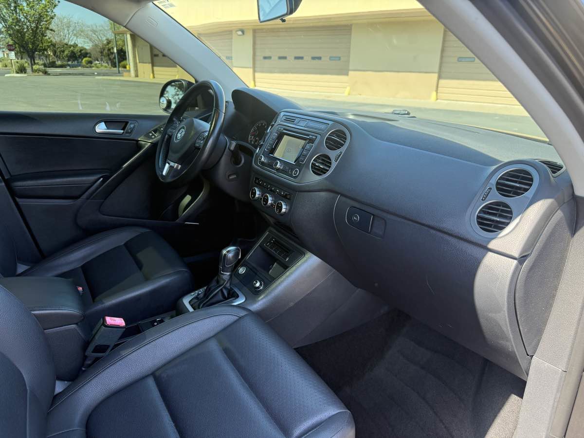 Used 2015 Volkswagen Tiguan SEL AWD/4WD image 18