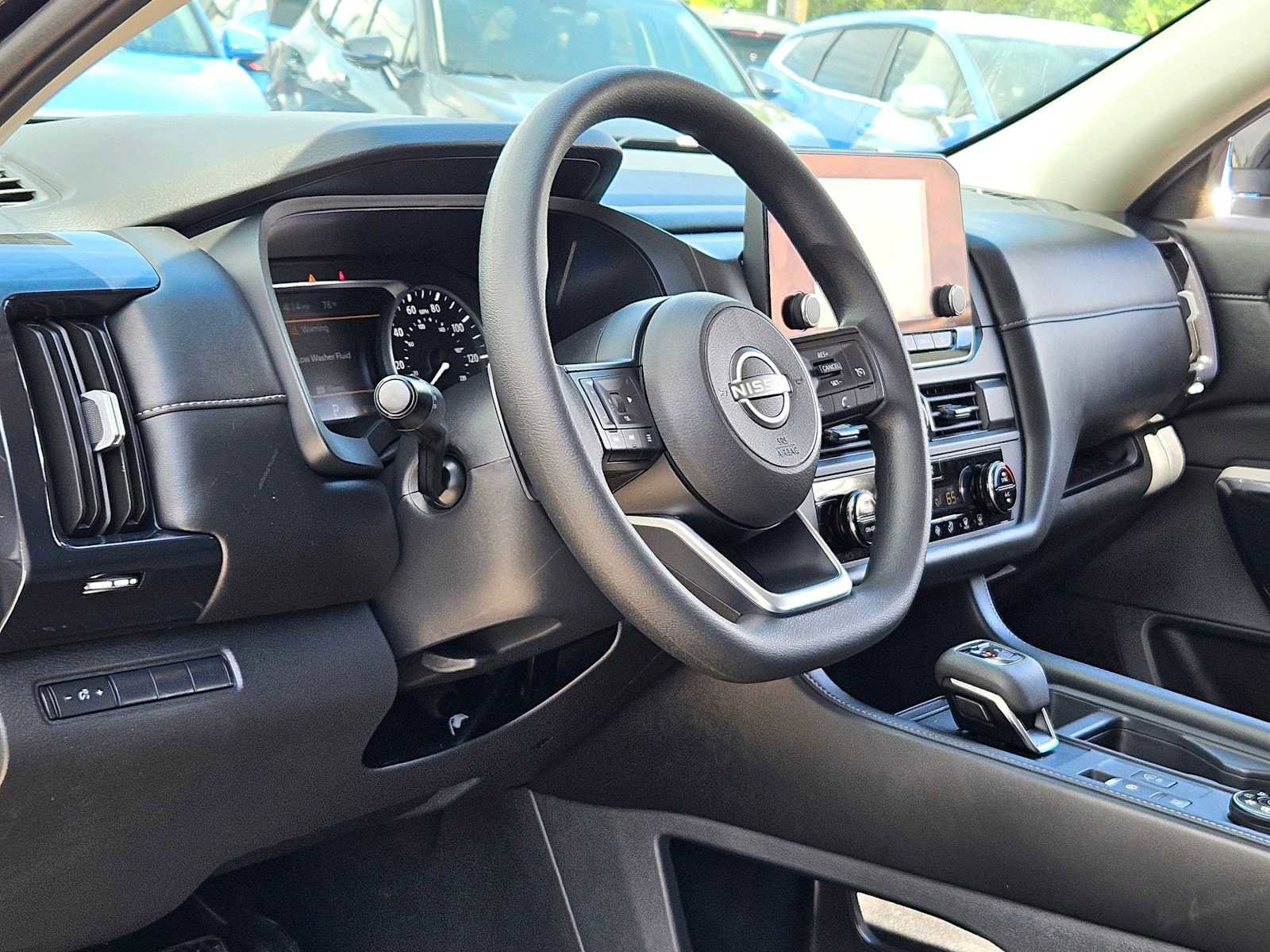 Used 2025 Nissan Pathfinder S image 2