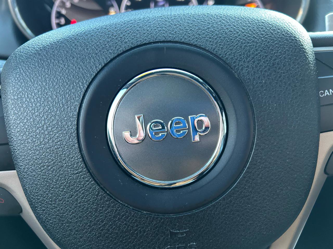 Used 2015 Jeep Grand Cherokee Limited w/ Luxury Group II image 20