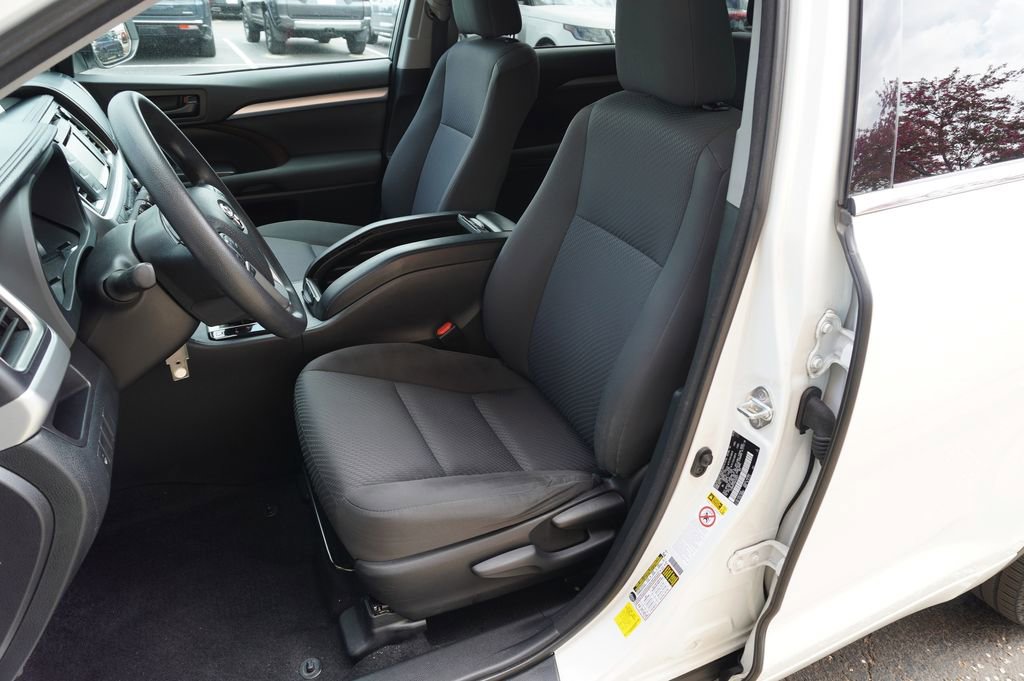 Used 2016 Toyota Highlander LE image 12