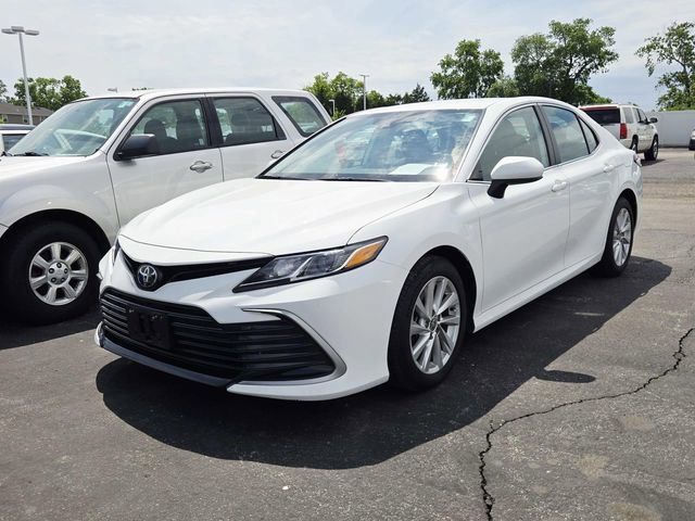 Used 2021 Toyota Camry LE FWD image 4
