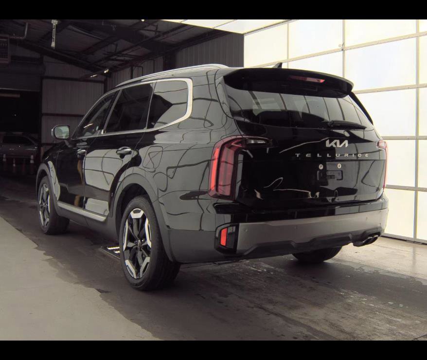 Used 2025 Kia Telluride S FWD image 9