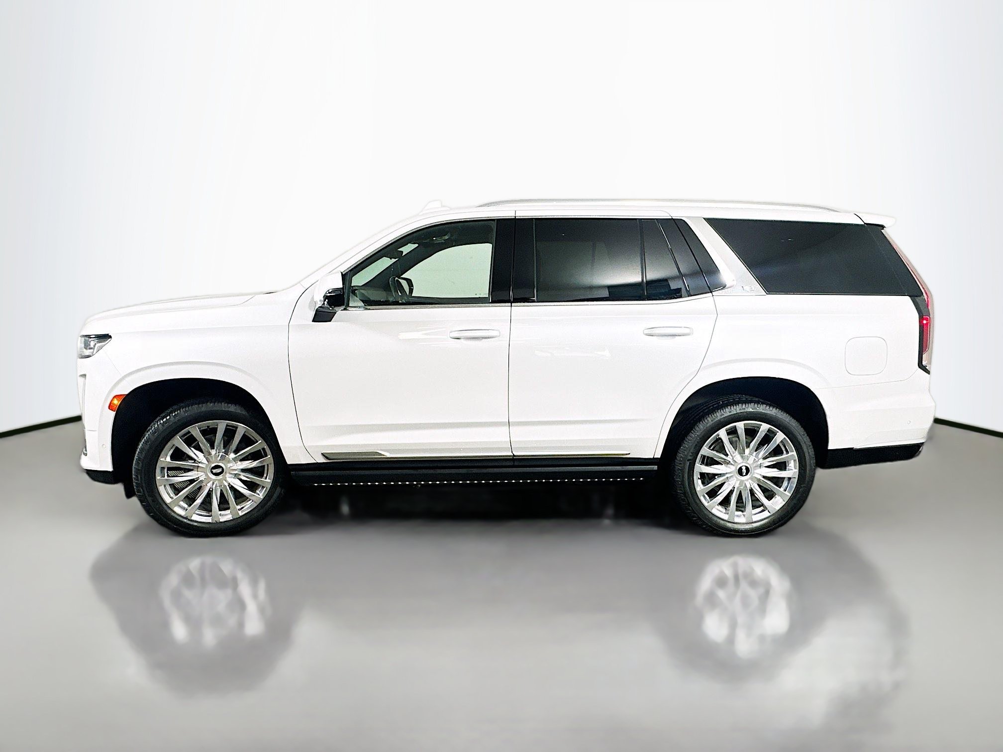 Used 2022 Cadillac Escalade Premium Luxury w/ Performance Package AWD/4WD image 4