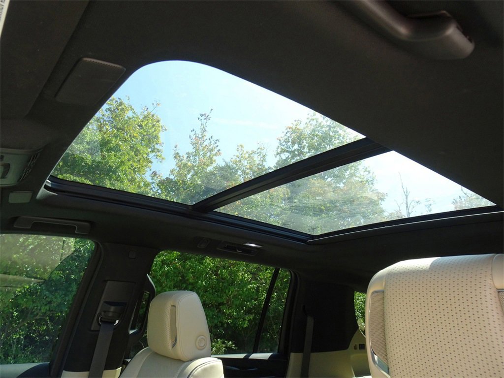 Used 2022 Cadillac Escalade ESV Premium Luxury image 11