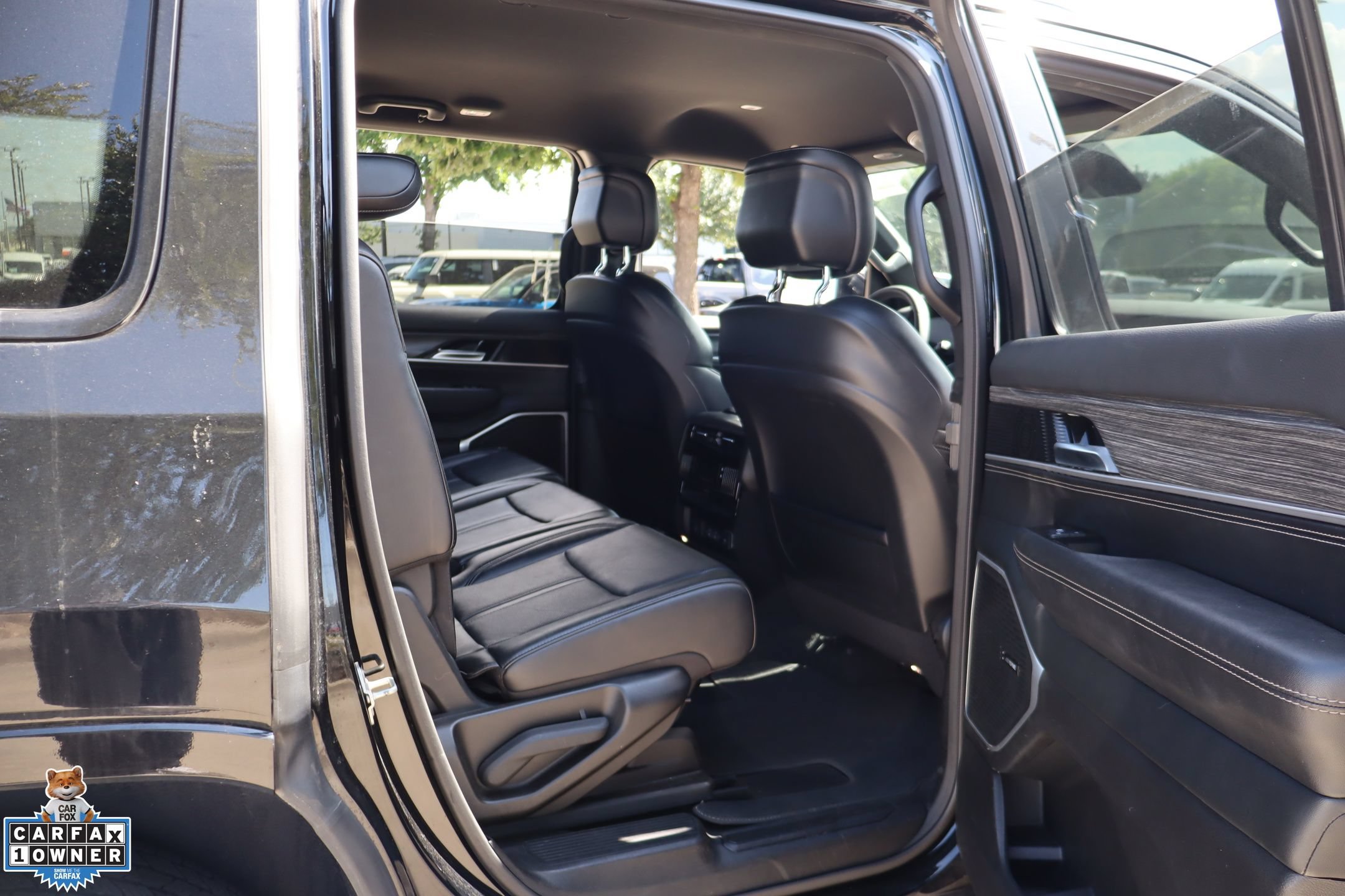 Used 2024 Jeep Wagoneer Series II w/ Flexible Seating Group AWD/4WD image 28