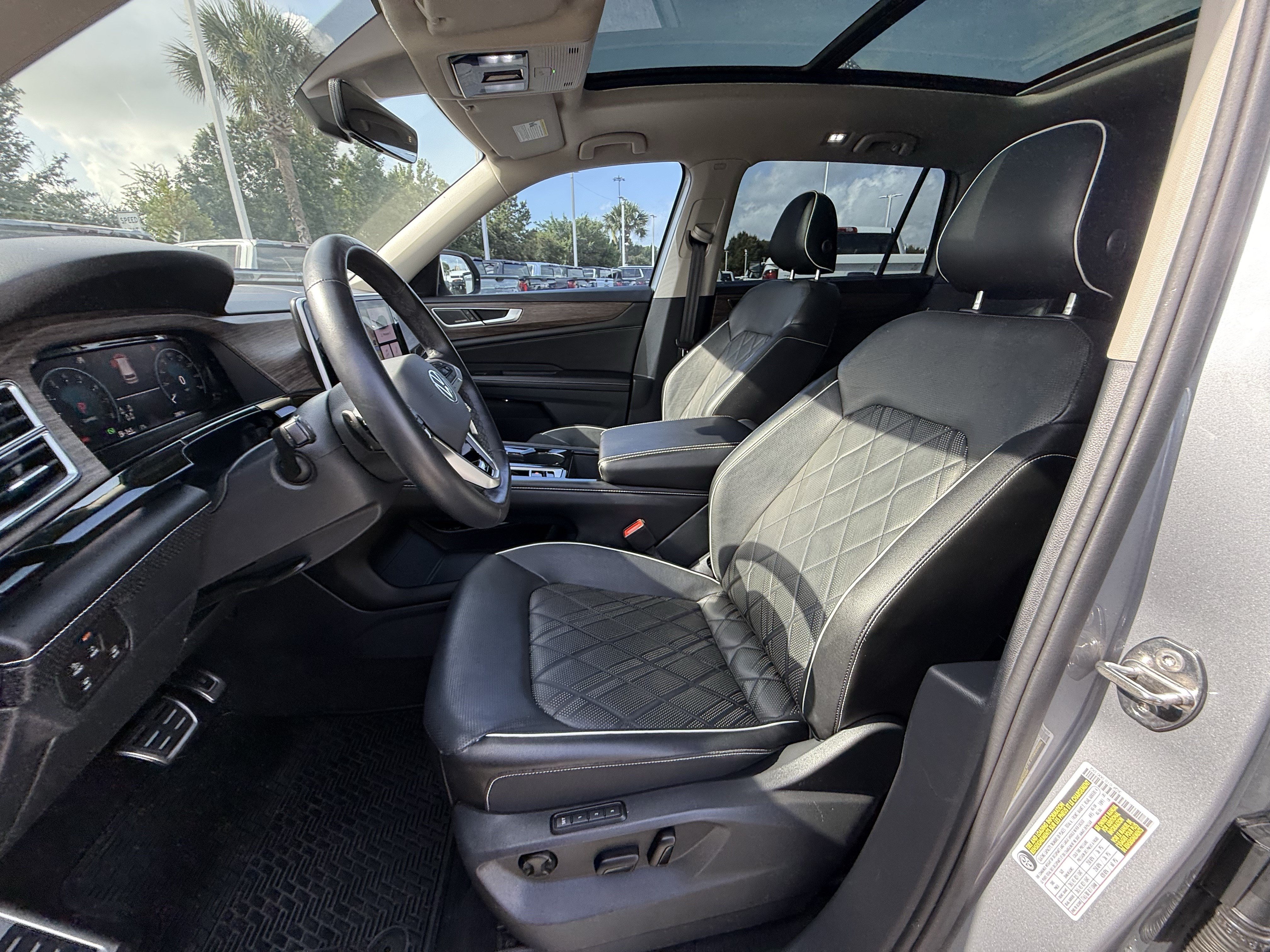 Used 2024 Volkswagen Atlas SEL Premium R-Line AWD/4WD image 28