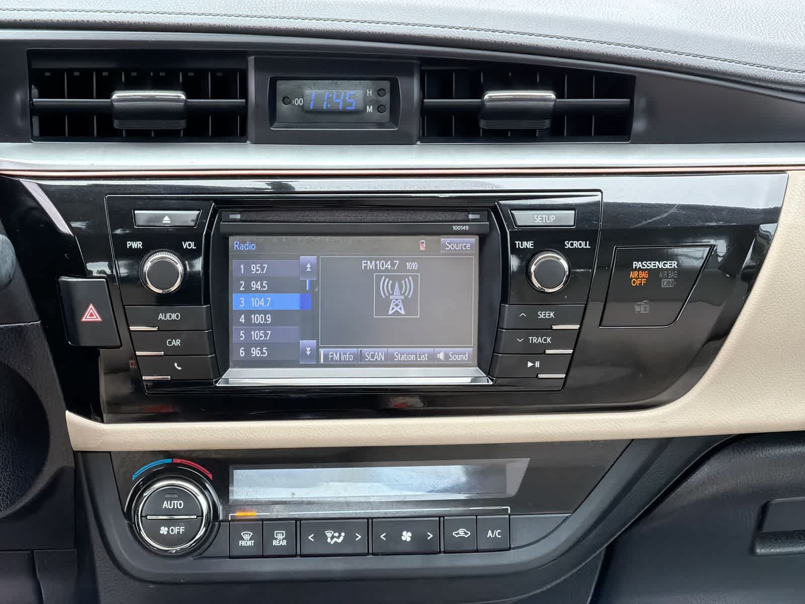 Used 2015 Toyota Corolla LE FWD image 28