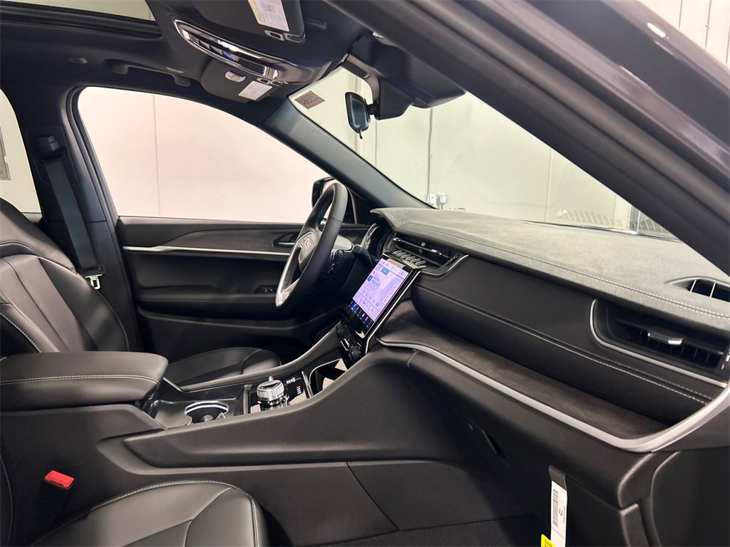 New 2025 Jeep Grand Cherokee Limited image 36