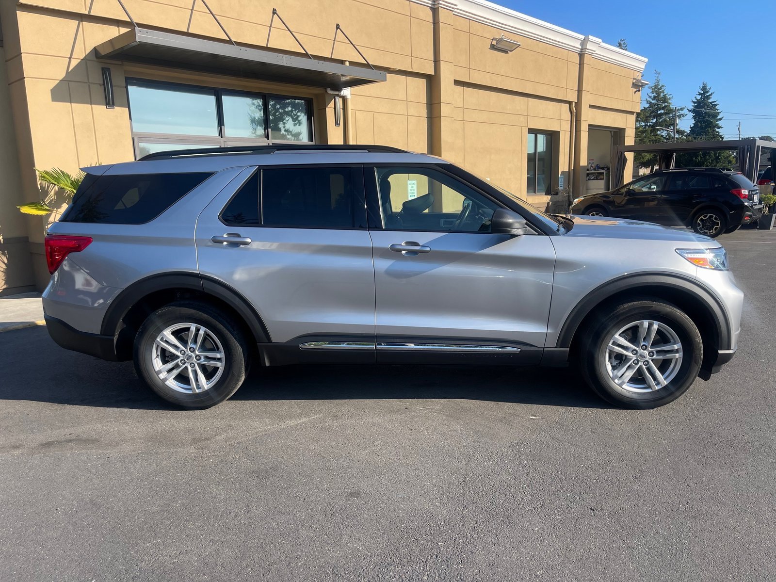 Used 2020 Ford Explorer XLT image 8
