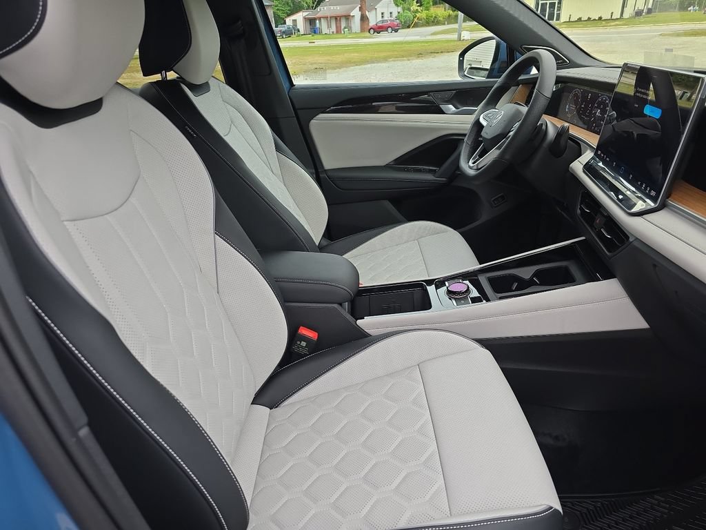 New 2026 Volkswagen Tiguan SEL R-Line AWD/4WD image 10