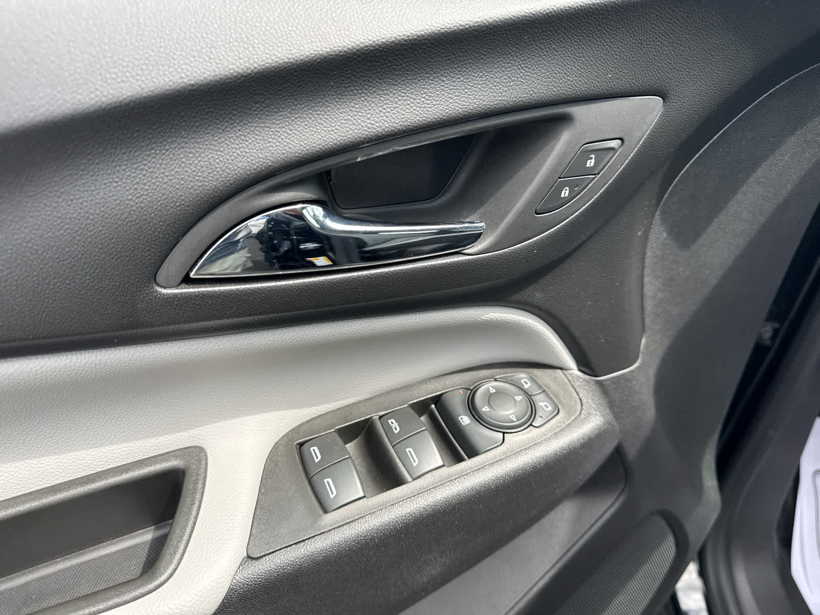 Certified 2024 Chevrolet Equinox LS FWD image 10