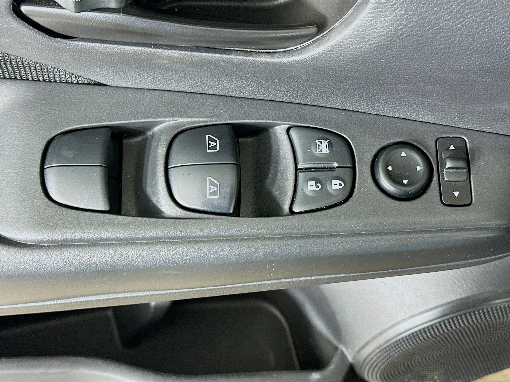 Used 2024 Nissan Kicks S image 15