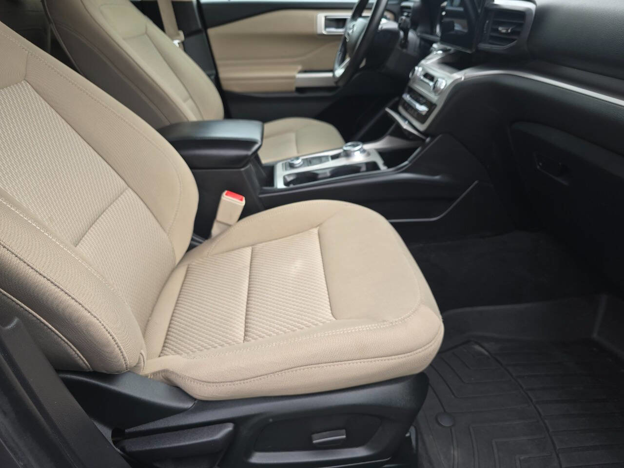 Used 2022 Ford Explorer XLT image 24