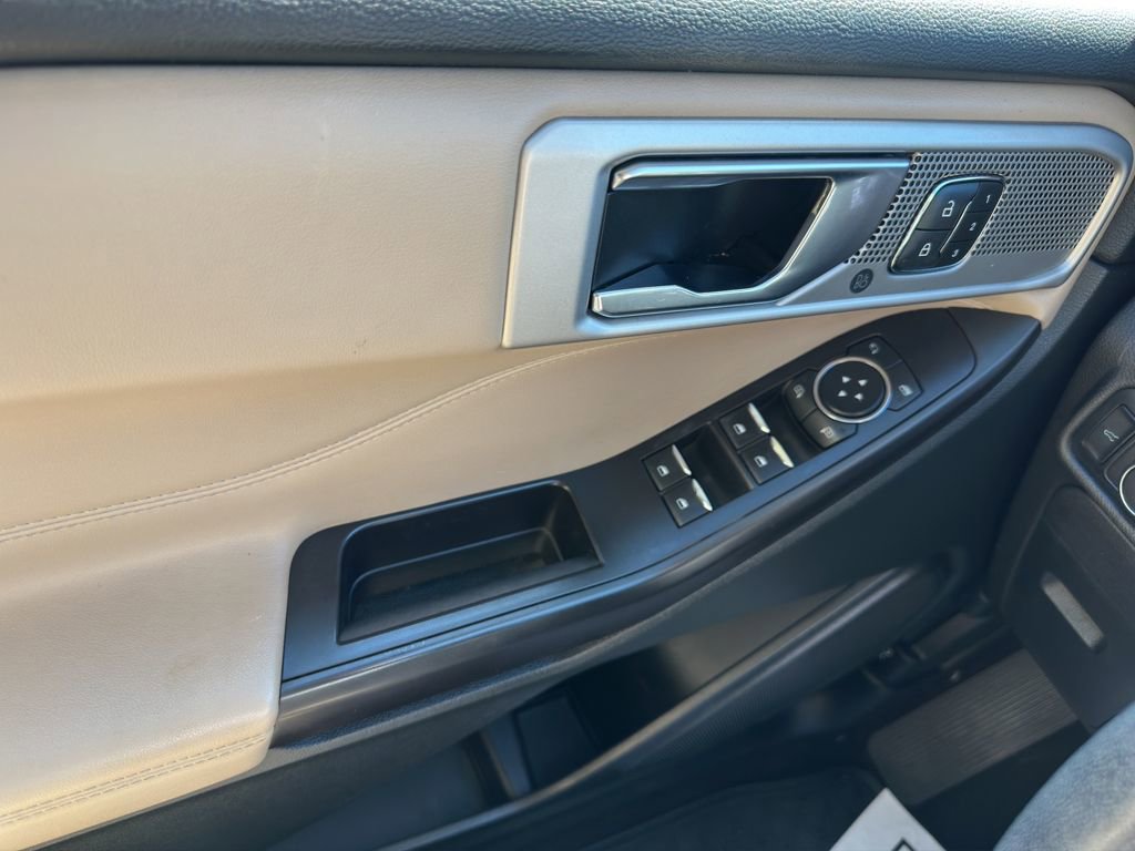 Used 2020 Ford Explorer Limited image 12