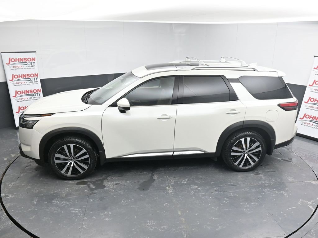 Used 2024 Nissan Pathfinder Platinum w/ Cargo Package image 30