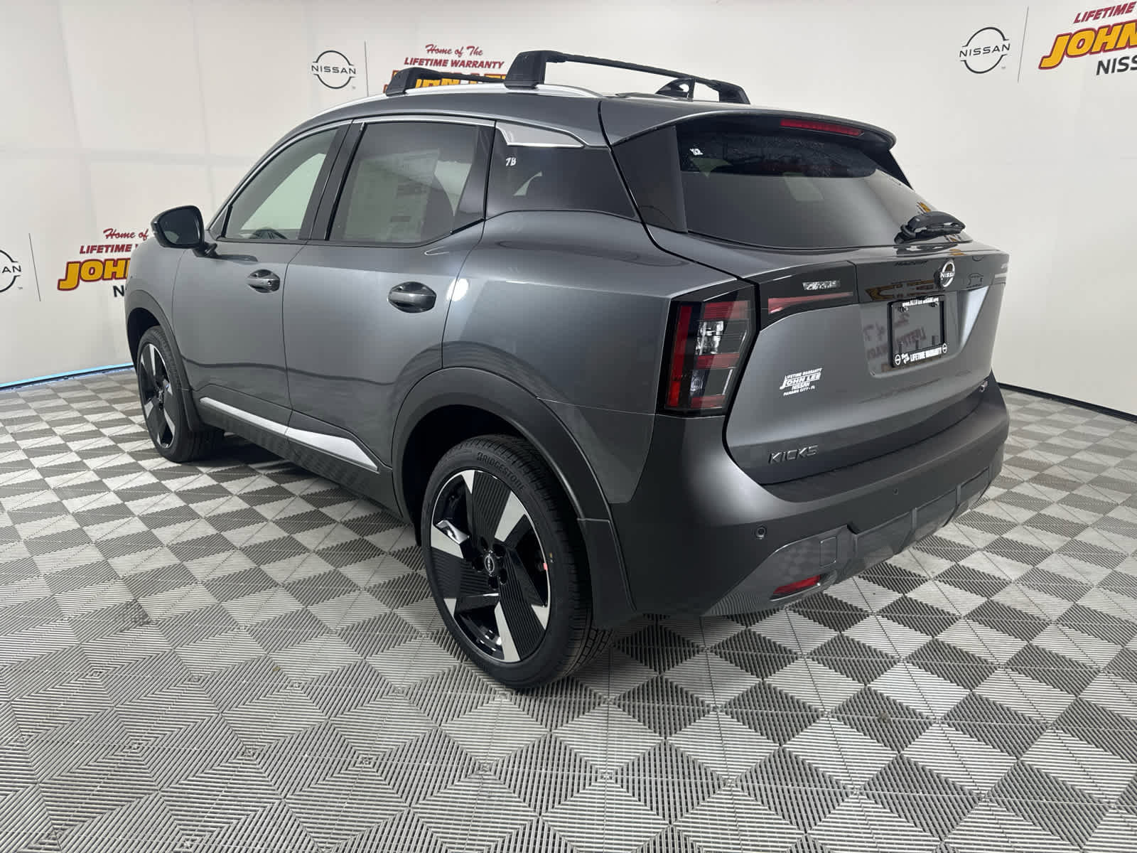 New 2026 Nissan Kicks SR image 3