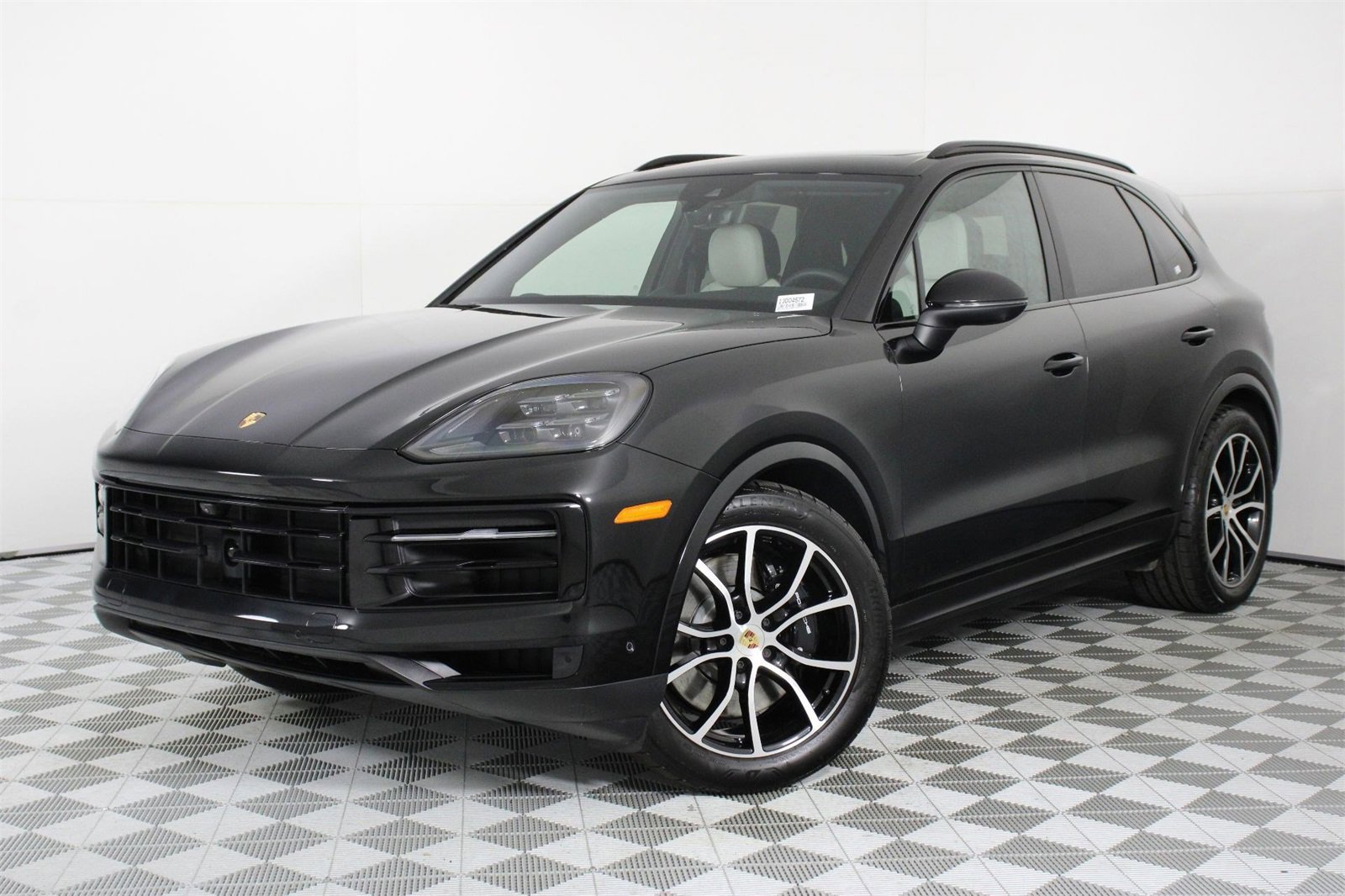 Used 2025 Porsche Cayenne S image 35