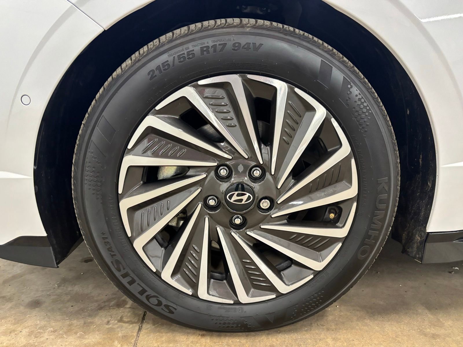 Certified 2025 Hyundai Sonata Limited FWD image 9