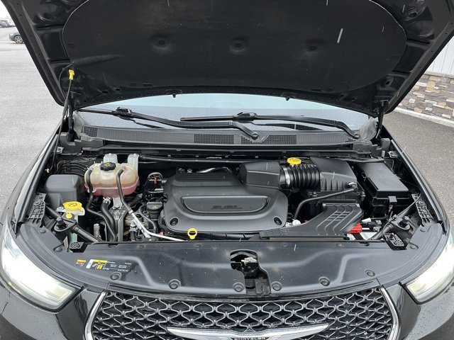 Used 2022 Chrysler Pacifica Touring image 25