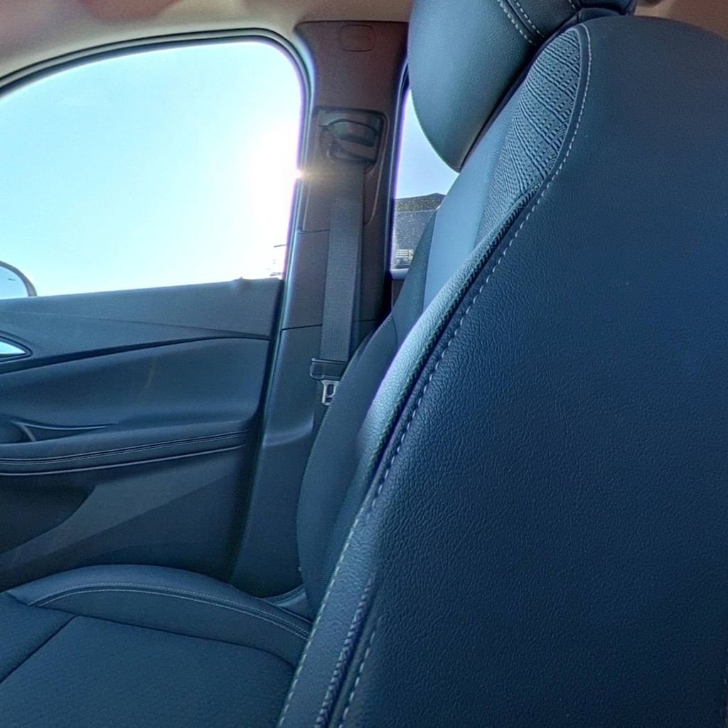 Used 2025 Buick Encore GX Preferred image 27