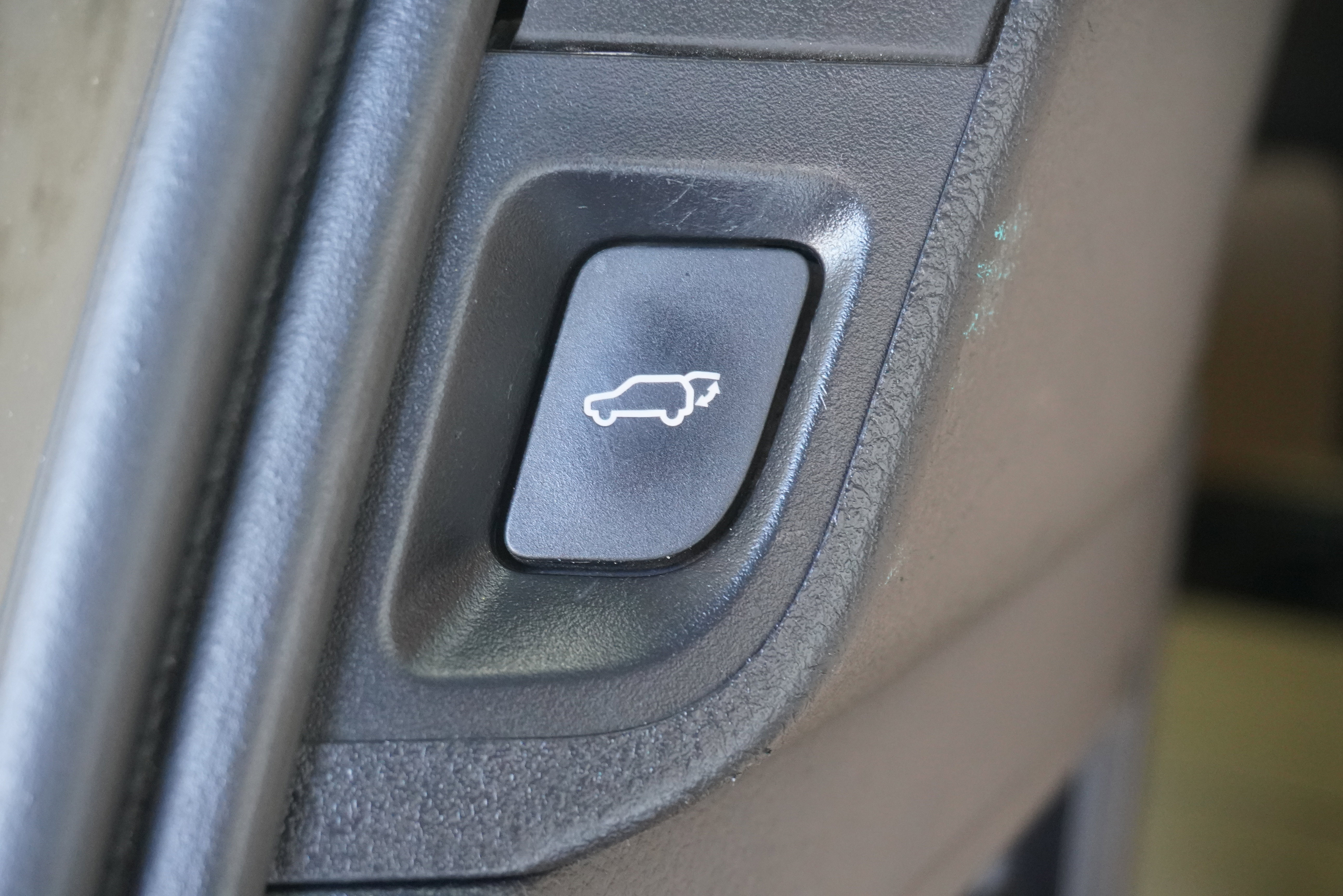 Used 2014 Toyota Sequoia Limited RWD image 27