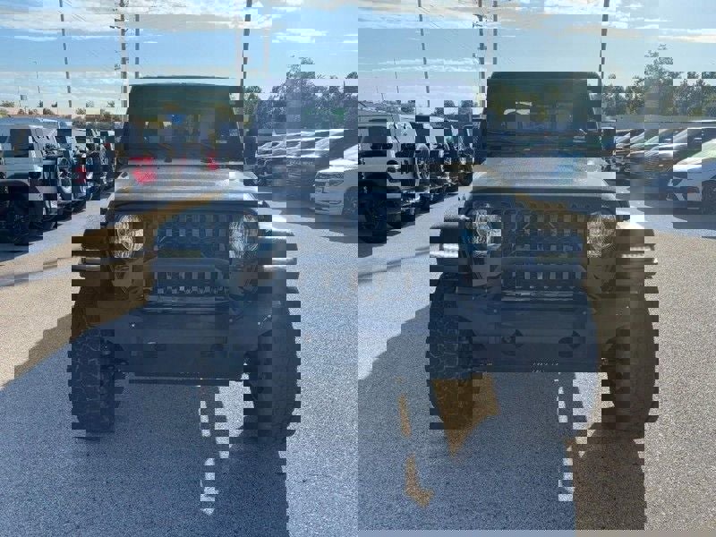 Used 2021 Jeep Gladiator Sport image 9