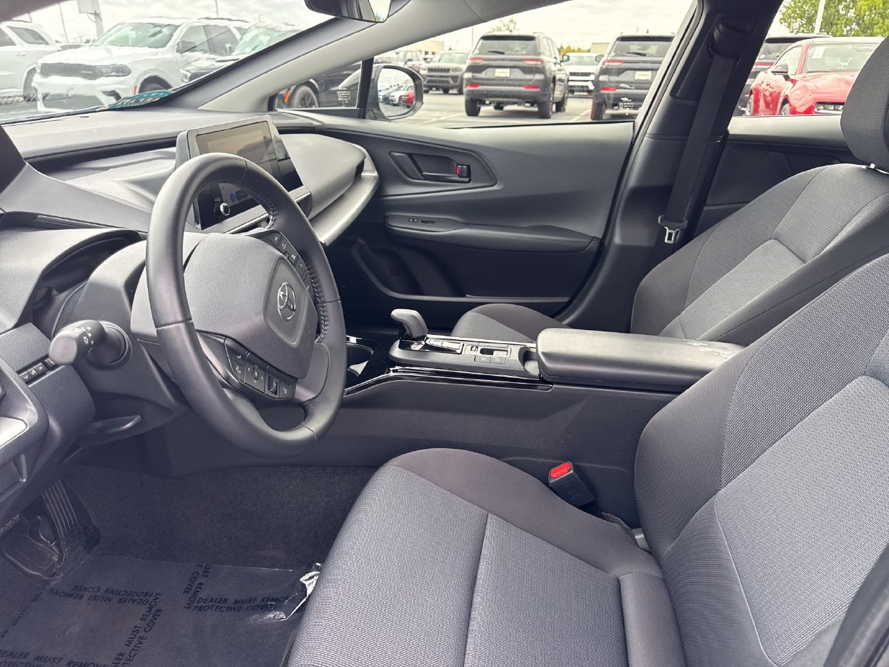 Used 2025 Toyota Prius LE FWD image 11