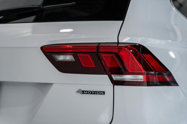 Used 2022 Volkswagen Tiguan SE w/ Panoramic Sunroof Package image 6