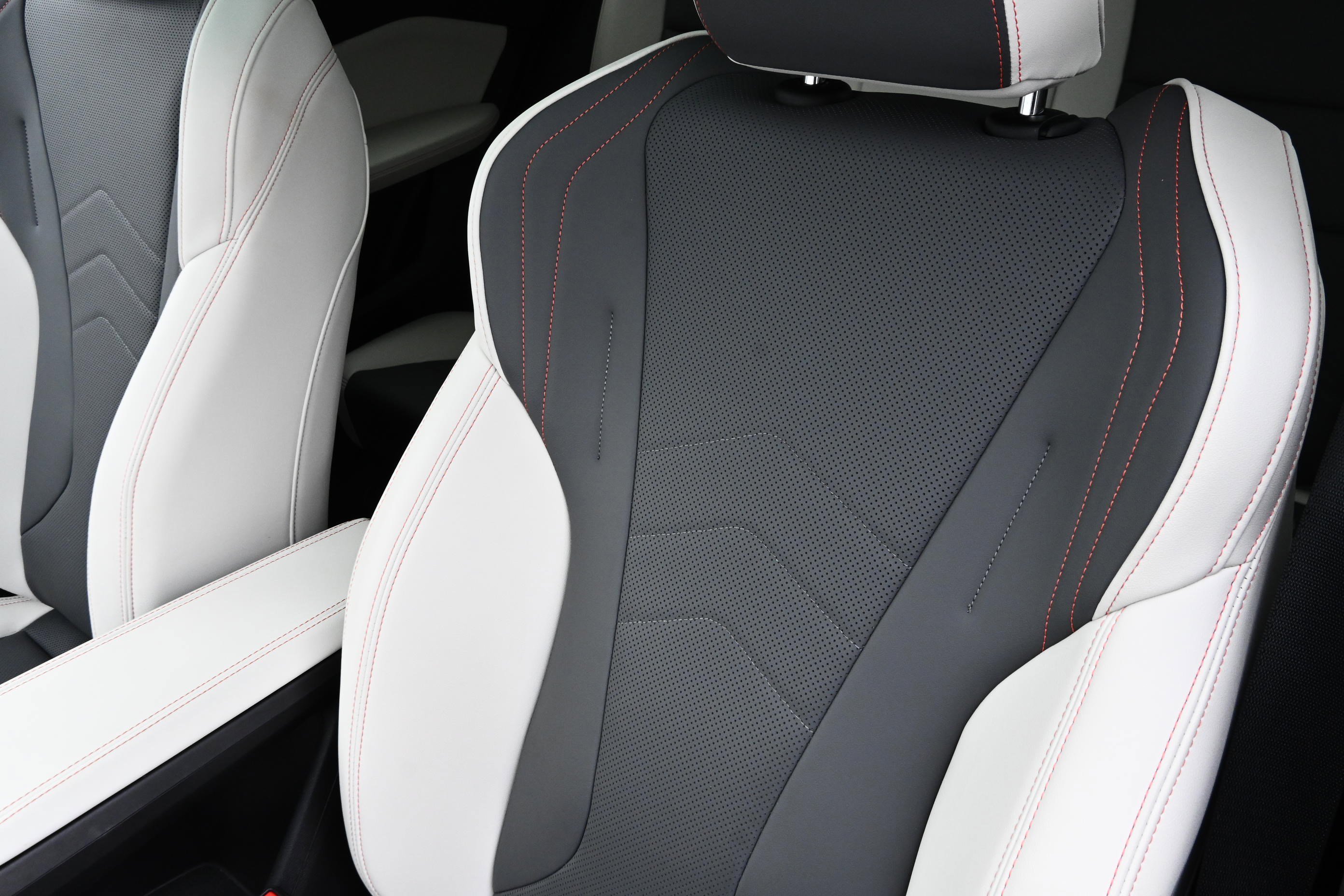 Certified 2025 BMW X2 xDrive28i image 10