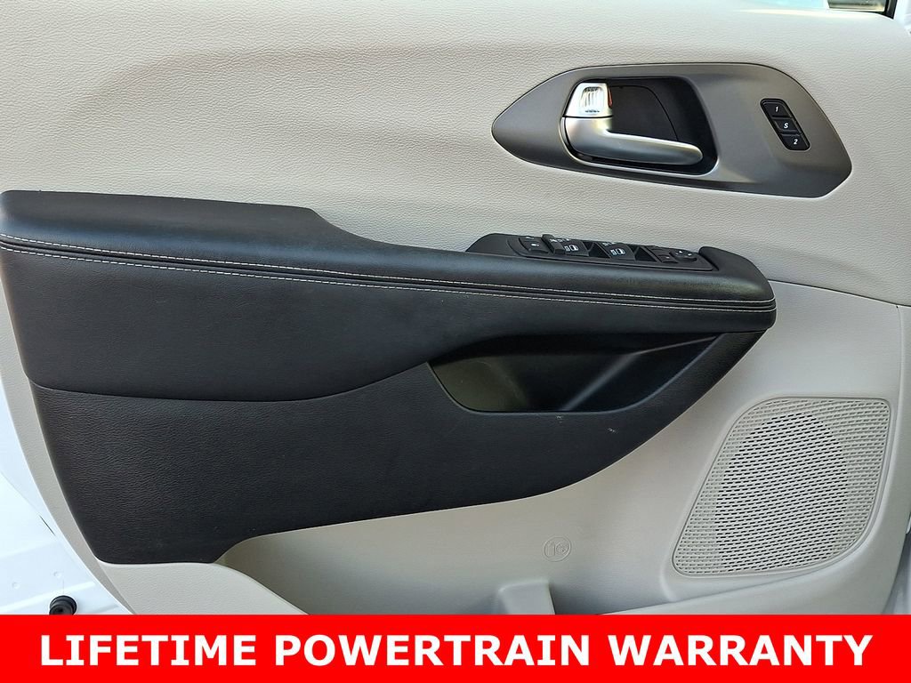 Used 2022 Chrysler Pacifica Touring-L w/ Uconnect Theater Family Group image 13