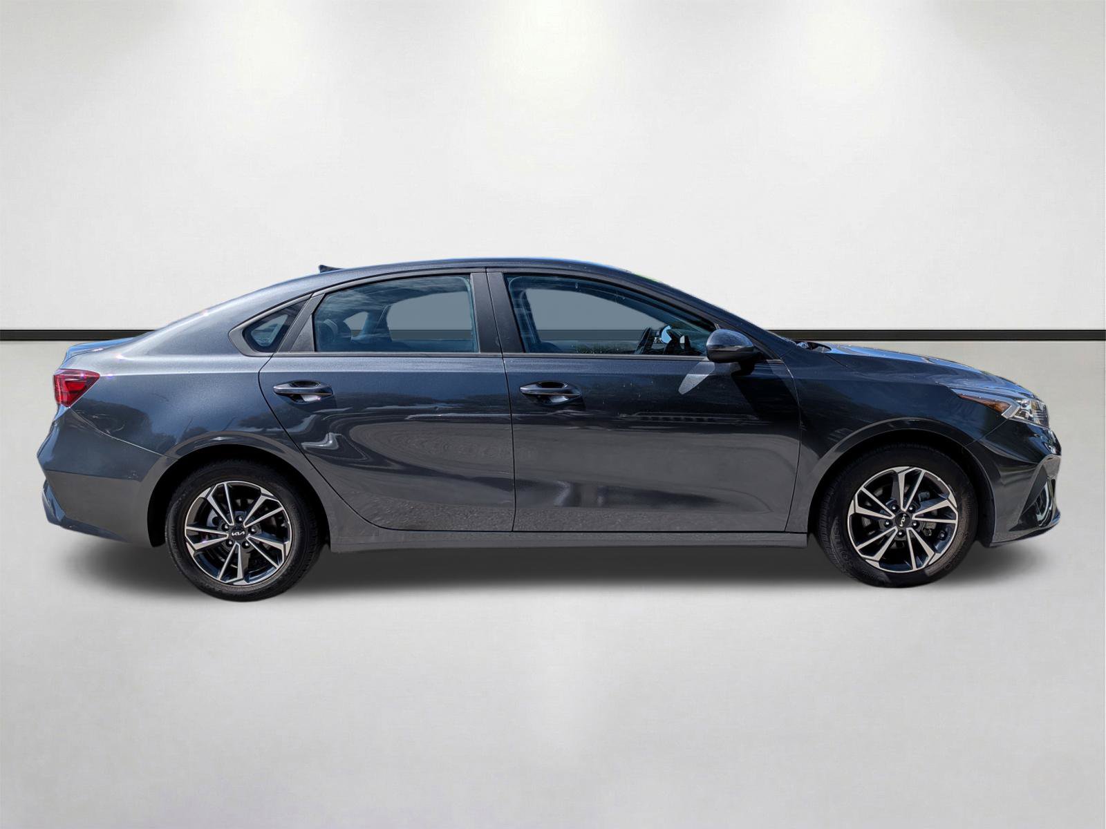 Used 2024 Kia Forte LXS FWD image 3