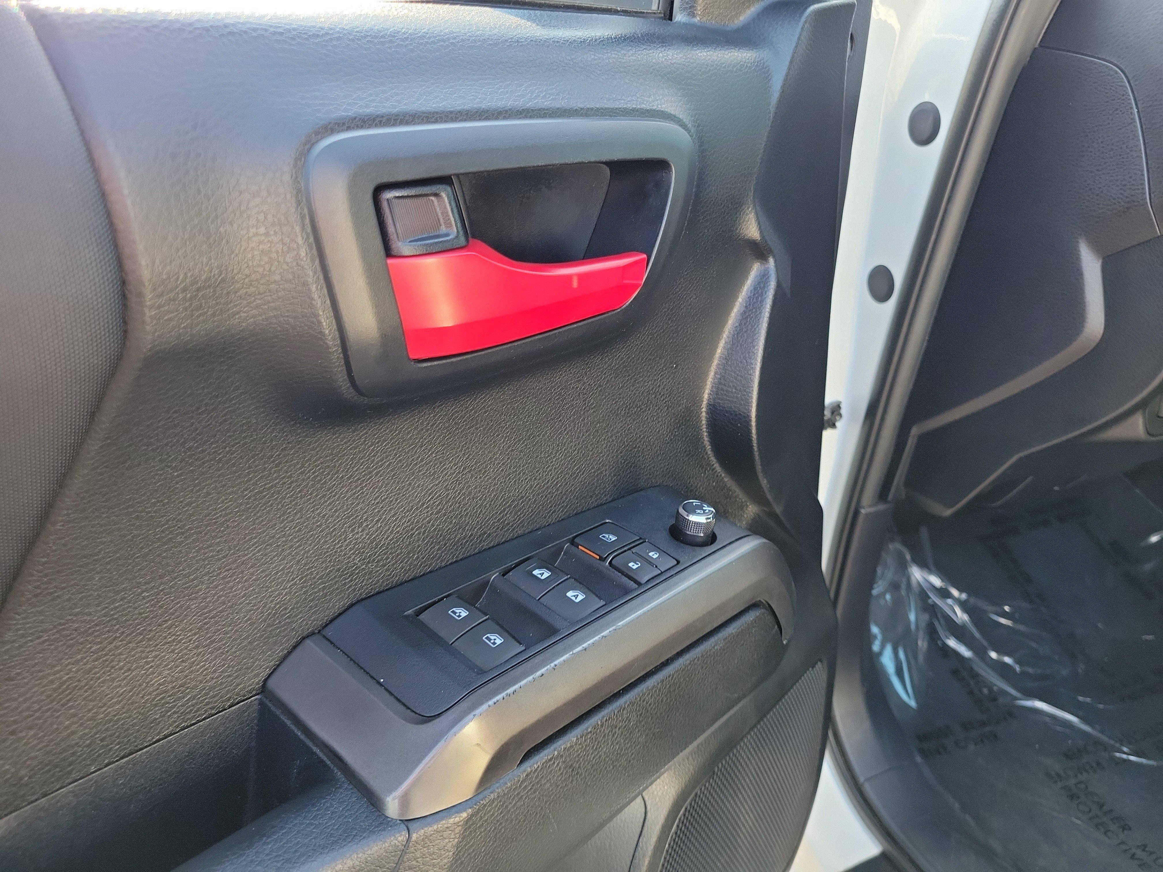 Used 2017 Toyota Tacoma TRD Off-Road w/ Tow Package (A/T) AWD/4WD image 18