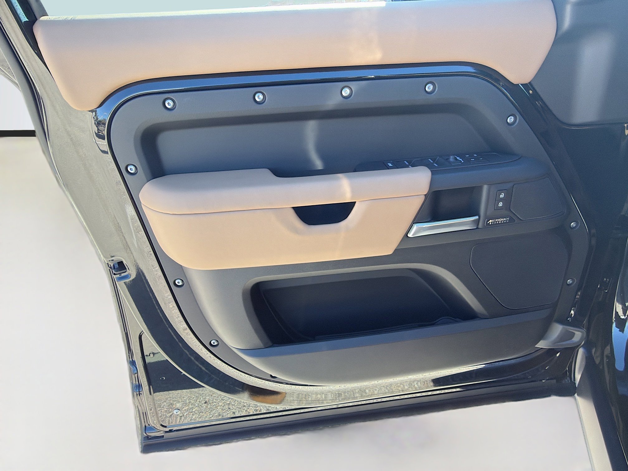 New 2026 Land Rover Defender 110 X-Dynamic SE image 20