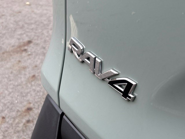 Used 2021 Toyota RAV4 XLE Premium AWD/4WD image 12
