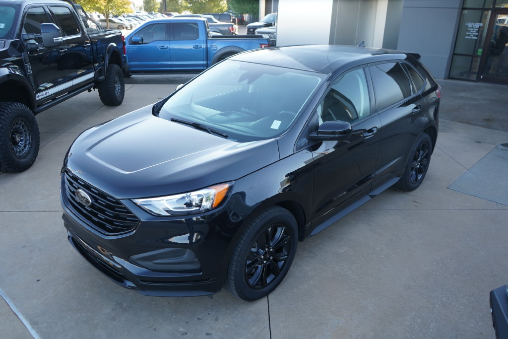 Certified 2024 Ford Edge SE w/ Black Appearance Package AWD/4WD image 13