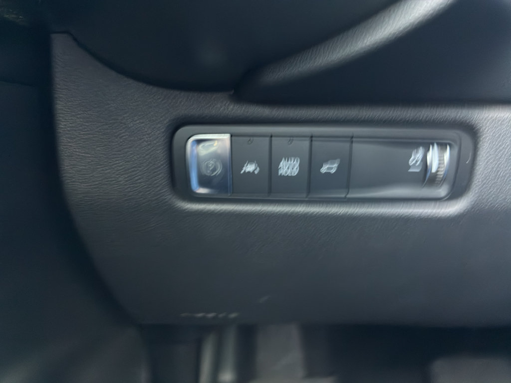 Used 2024 Chevrolet Equinox EV RS FWD image 29
